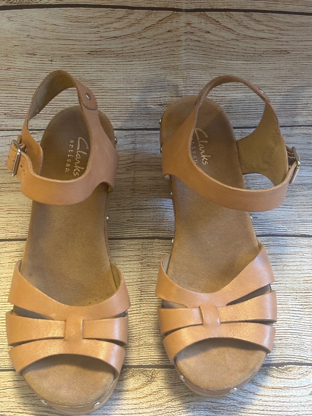 Clarks Ledella Trail Sandals in tan leather
Size 7
